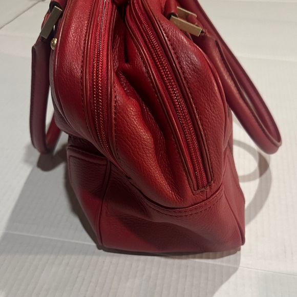 Talbots pebble soft Elegant Red Leather Handbag w gold hardware multiple pockets - Picture 6 of 14